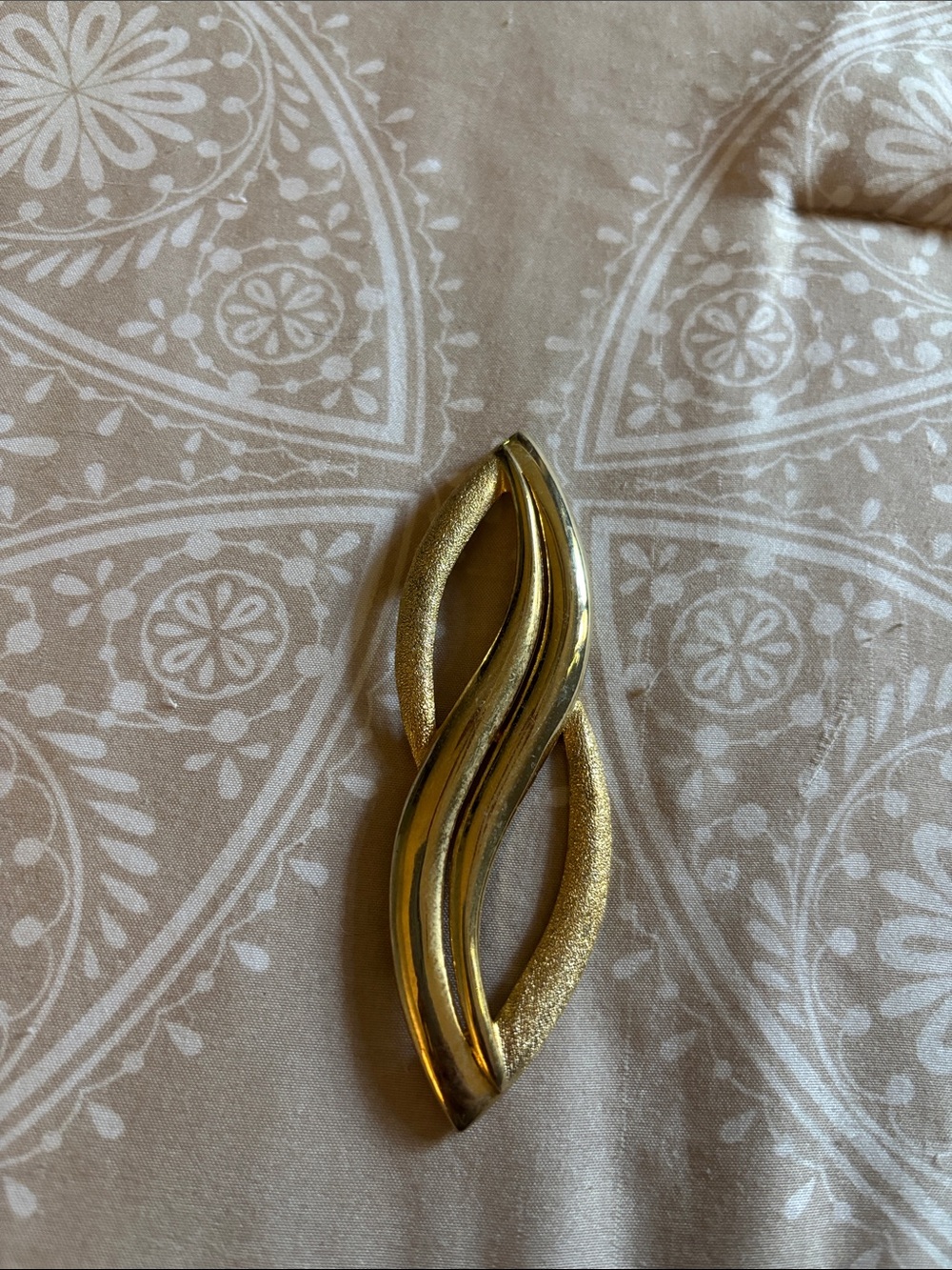 Elegant Gold-Tone Sculptural Brooch